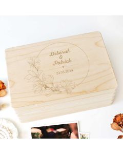 Erinnerungskiste Blumenkranz personalisiert zur Hochzeit groß - 40x30x23 cm