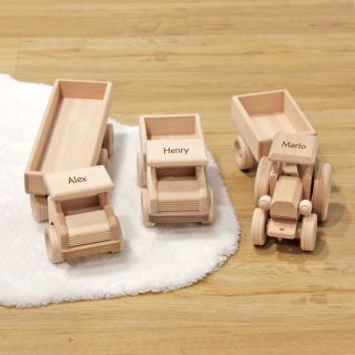 Holz-Fahrzeug mit Namensgravur